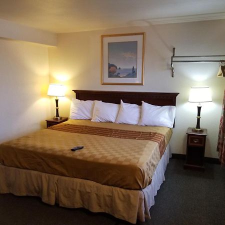 Budget Inn And Suites Іґан Екстер'єр фото
