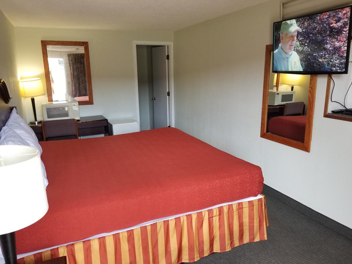 Budget Inn And Suites Іґан Екстер'єр фото