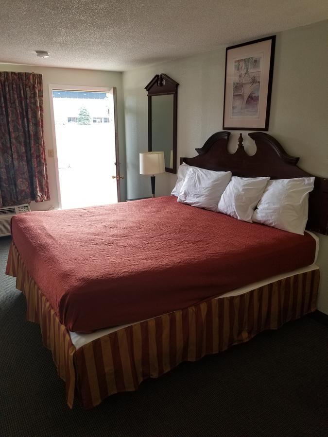 Budget Inn And Suites Іґан Екстер'єр фото