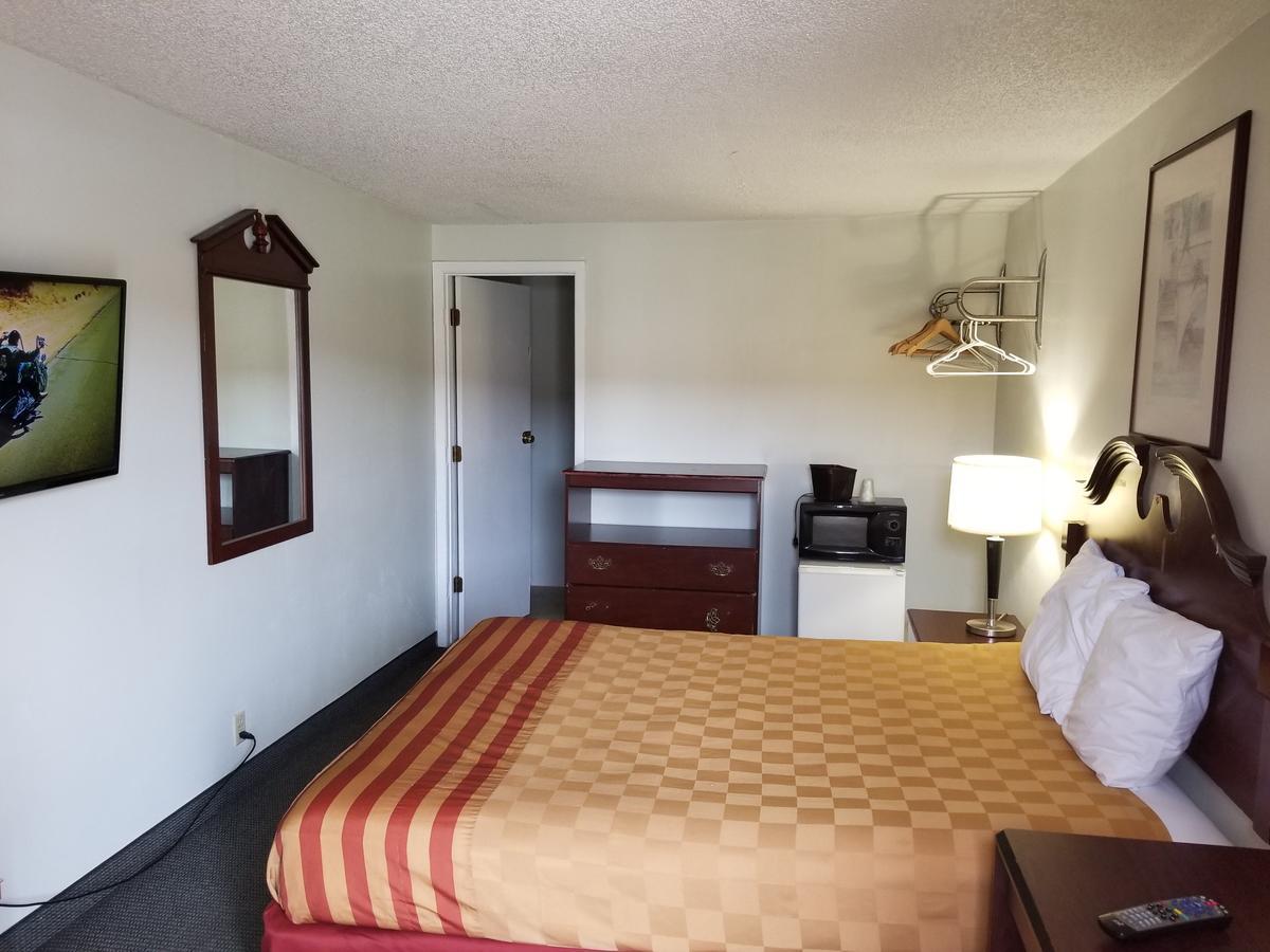 Budget Inn And Suites Іґан Екстер'єр фото