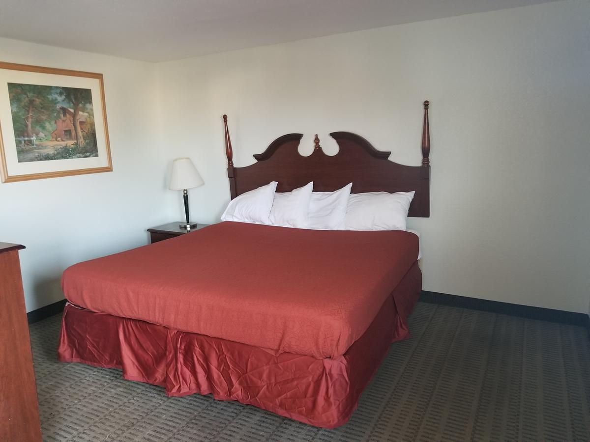 Budget Inn And Suites Іґан Екстер'єр фото