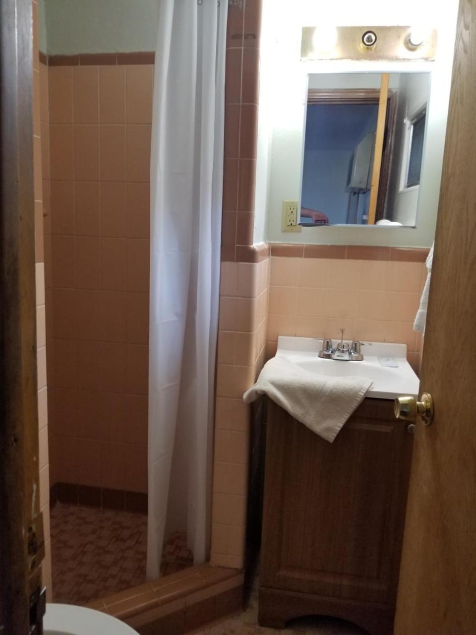 Budget Inn And Suites Іґан Екстер'єр фото